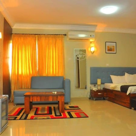 Royal Kaft Hotel Ikorodu Kültér fotó