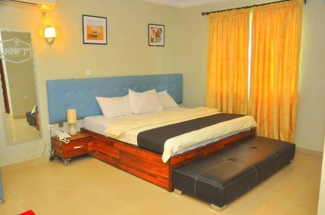 Royal Kaft Hotel Ikorodu Kültér fotó