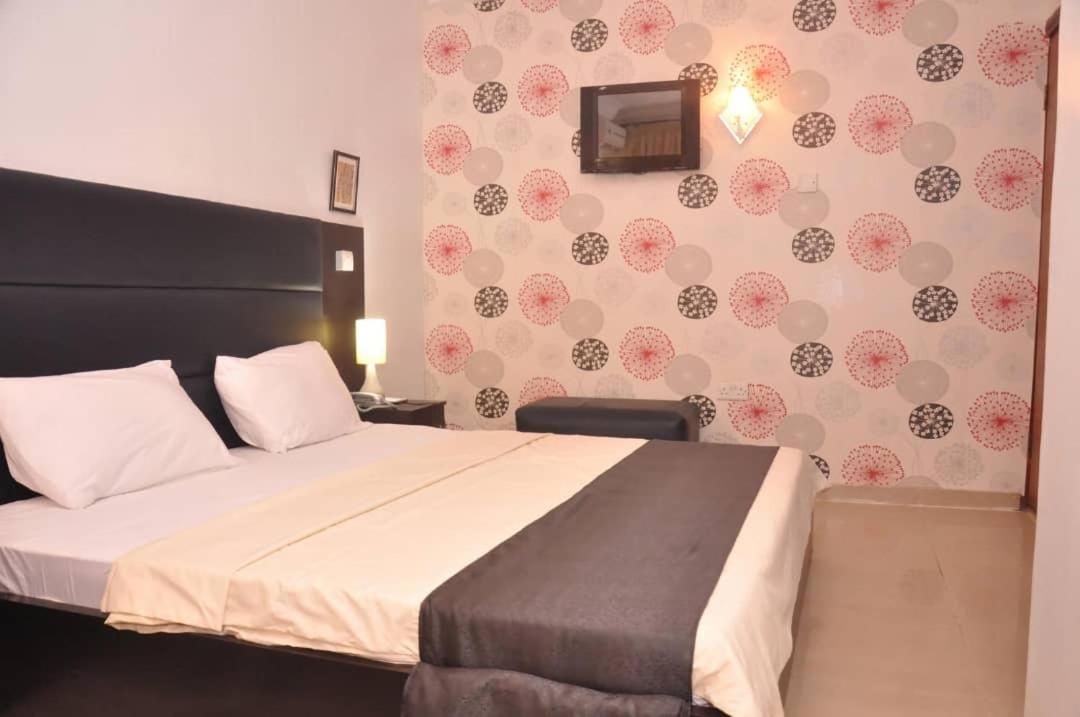 Royal Kaft Hotel Ikorodu Kültér fotó